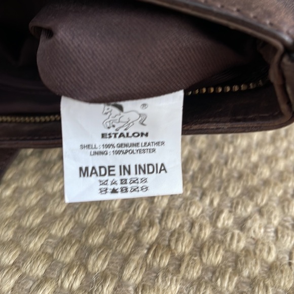 Beautiful Estalon leather adjustable crossbody. - Picture 7 of 10